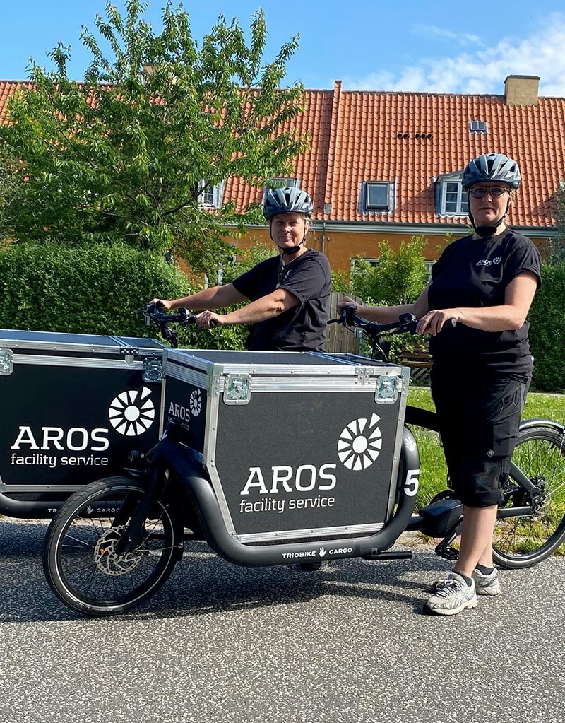 Aros Facility Service — medarbejdere på vej til opgave